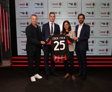 AC MILAN E COCA-COLA: DUE ICONE UNITE PER CELEBRARE CALCIO, MUSICA E LIFESTYLE