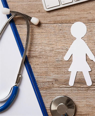 Lavoratori felici con orario flessibile e polizza sanitaria